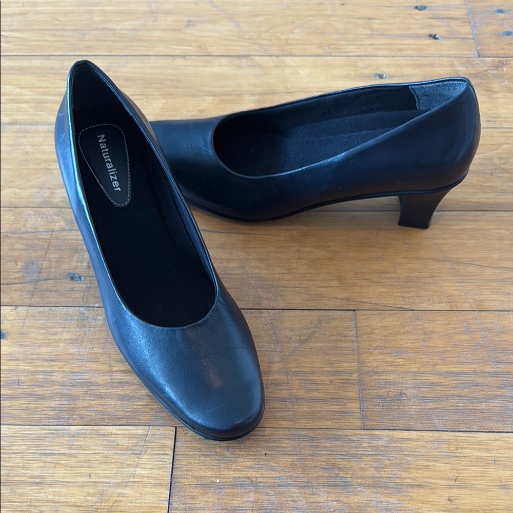 ✨ Classic Naturalizer Black Leather Kitten Block Heels | Size 6.5